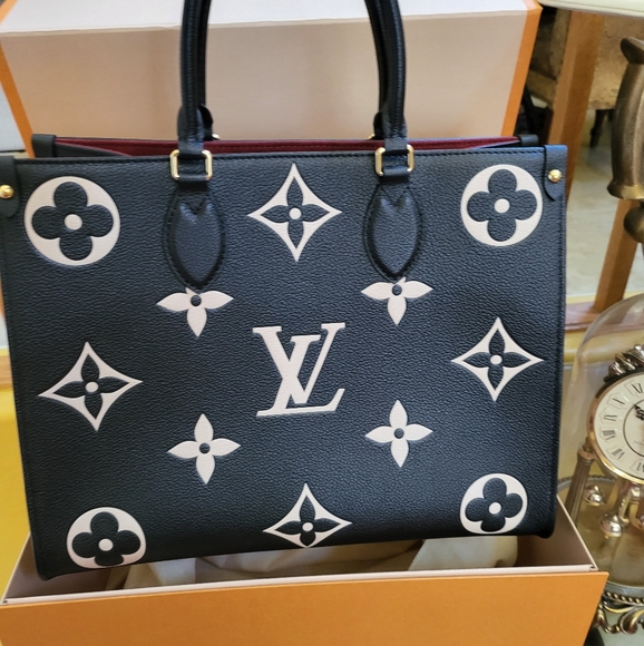 🔥NWT Louis Vuitton Bicolor monogram Empreinte leather OnTheGo MM Microchipped - Picture 2 of 16